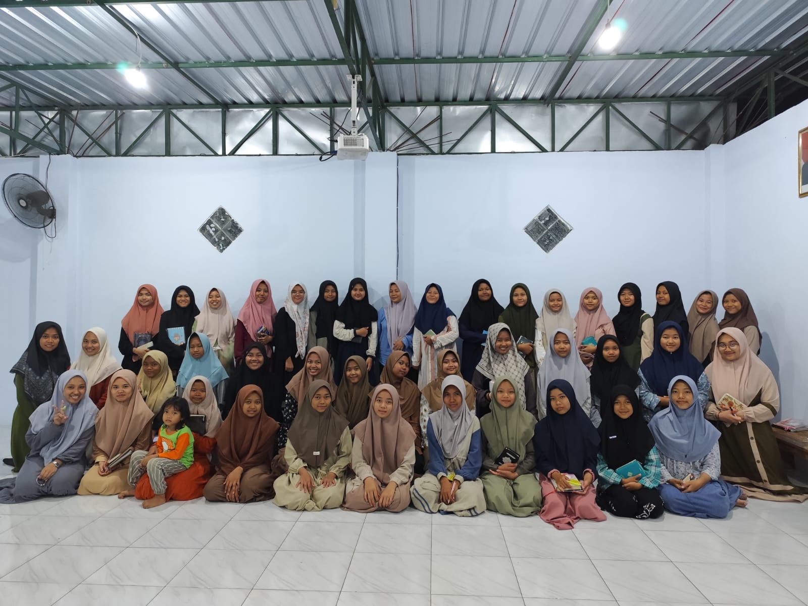 KEGIATAN SANTRI SMP HAMALATUL QURAN